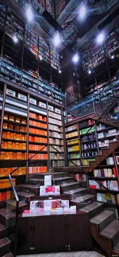 打卡网红书店 光影、符号与阅读的再定义